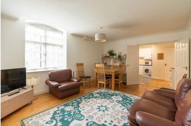 Double room for rent near Original swan Main Photo