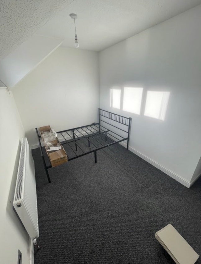 Cozy double bedroom in the heart of Uxbridge  Main Photo