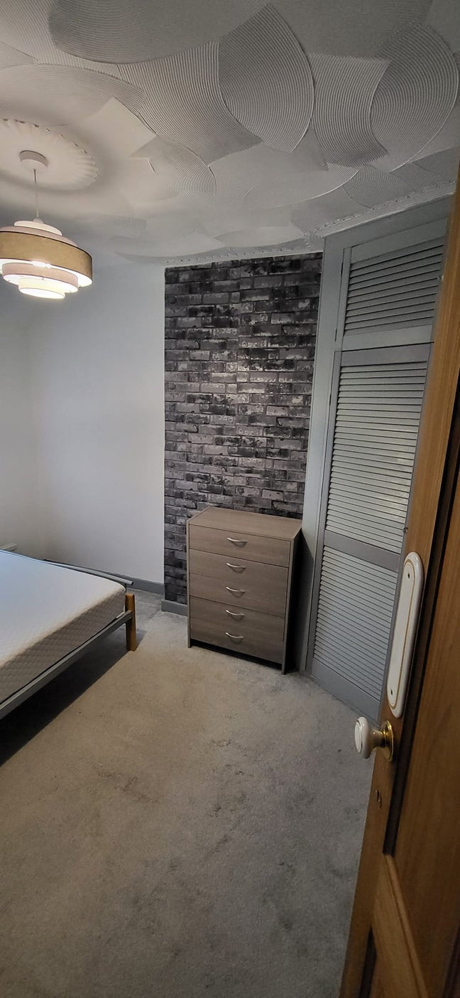 Large single room with double bed  Main Photo