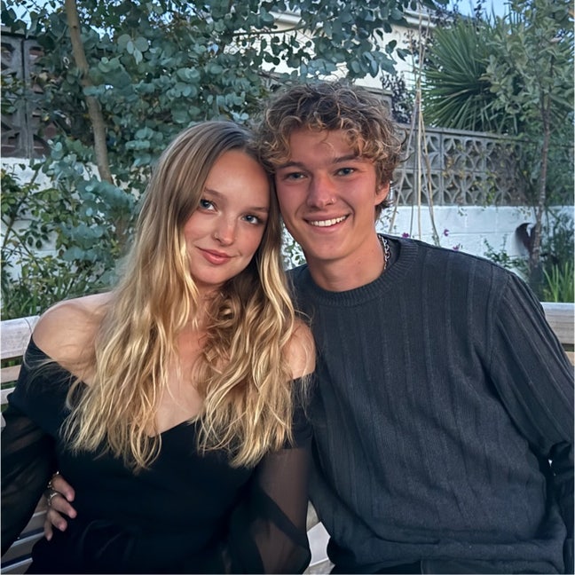 A couple looking for a room together Main Photo