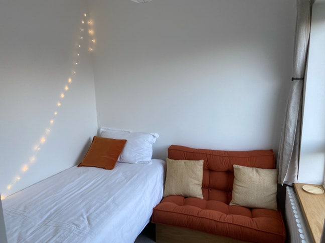 Single room available Main Photo