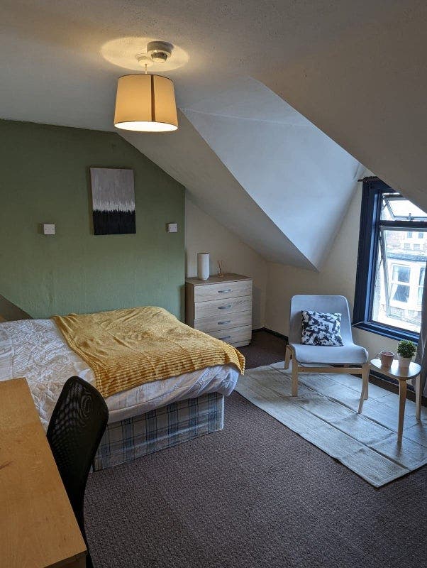 Double Room Available in Friendly House Share Main Photo