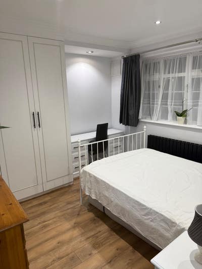 Spacious Rooms in 4-Bed House • Stratford E15 Main Photo