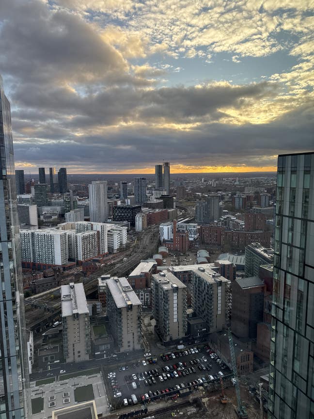 1 bed top floor apartment near city centre Main Photo