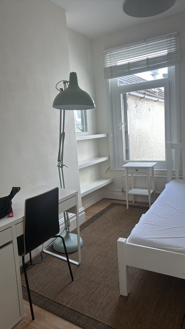 Single room to let Main Photo