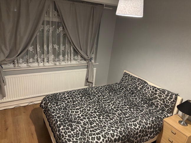 Bright Double Room in Peaceful Home – Great Locati Main Photo