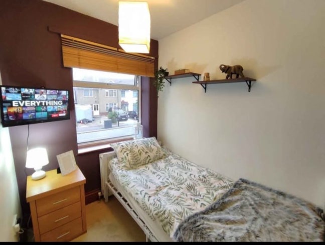 1 single room at Sudbury hill Main Photo