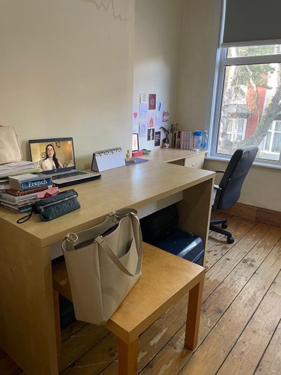 Looking for a roommate to share a house Main Photo