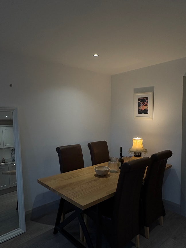 Modern, first floor, 2-bed apt.  Main Photo