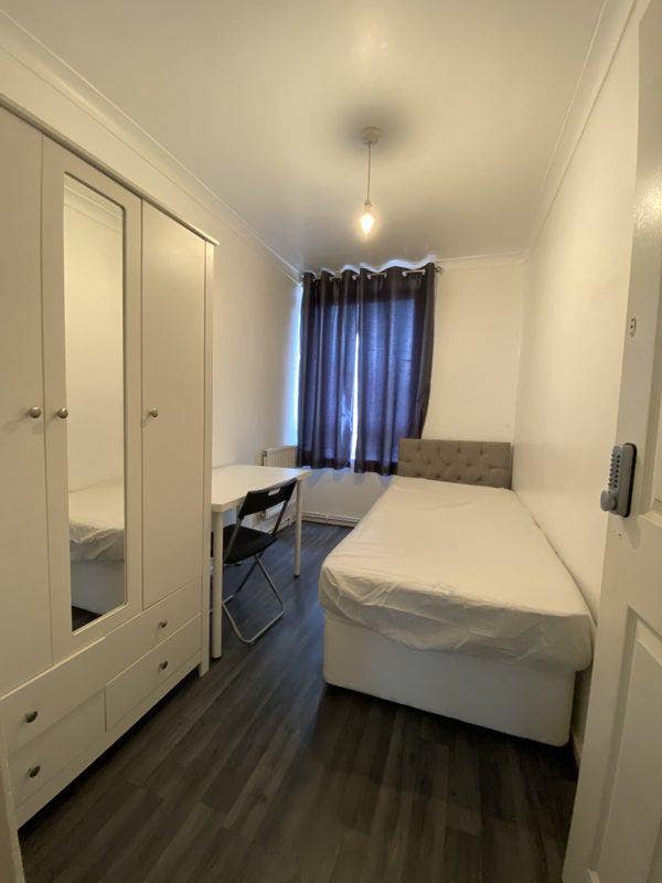 Single RM+Inc all Bills@ Devons Road Main Photo