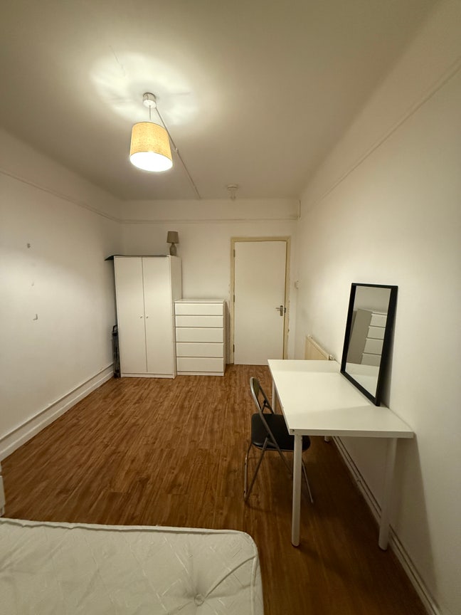 Double RM+inc bills@ Whitechapel  Main Photo