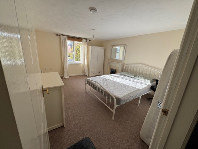 Spacious Double Bed Room In Bradley Stroke Main Photo