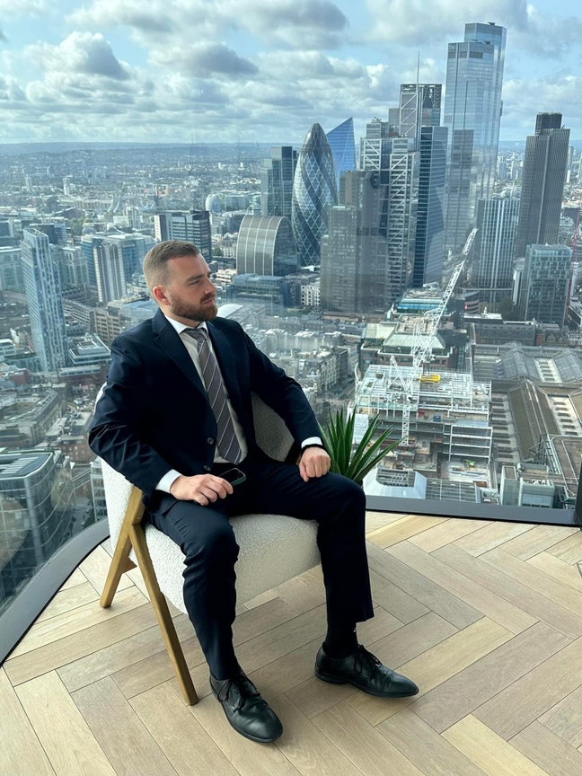 Looking for a quiet room Main Photo