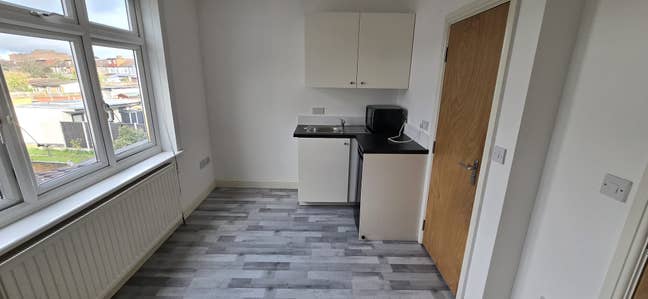 En-Suite Bedsit to Rent –Newbury Park(House Share) Main Photo