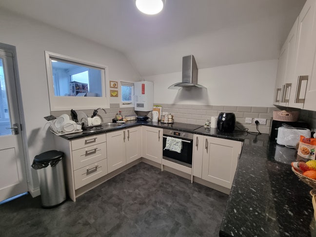 2-rooms floor available in house share Main Photo