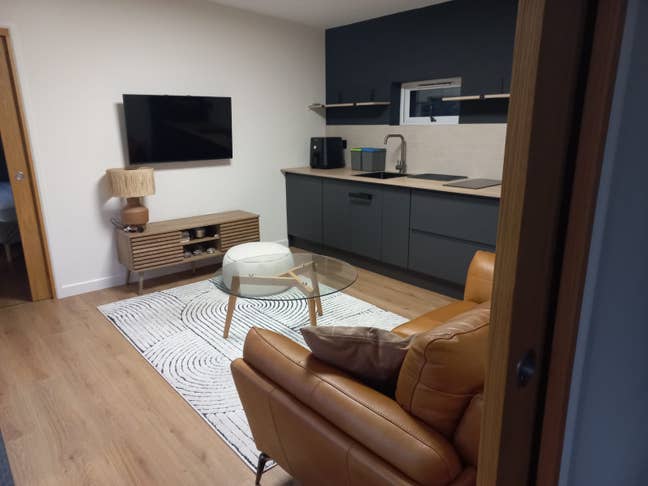 Charming, Like-New Annex for Rent – Available NOW Main Photo