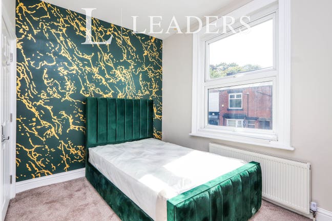 Move Before Christmas - Rooms Available in S11  Main Photo