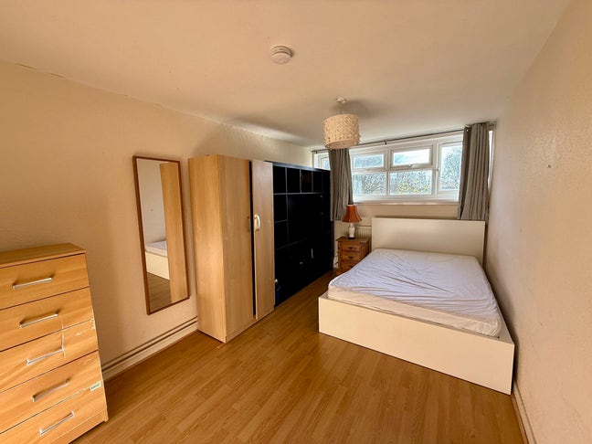 Double Room - East Acton W3 Main Photo