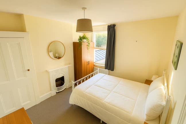 Large Double Room -  Near Major Transport!! Main Photo