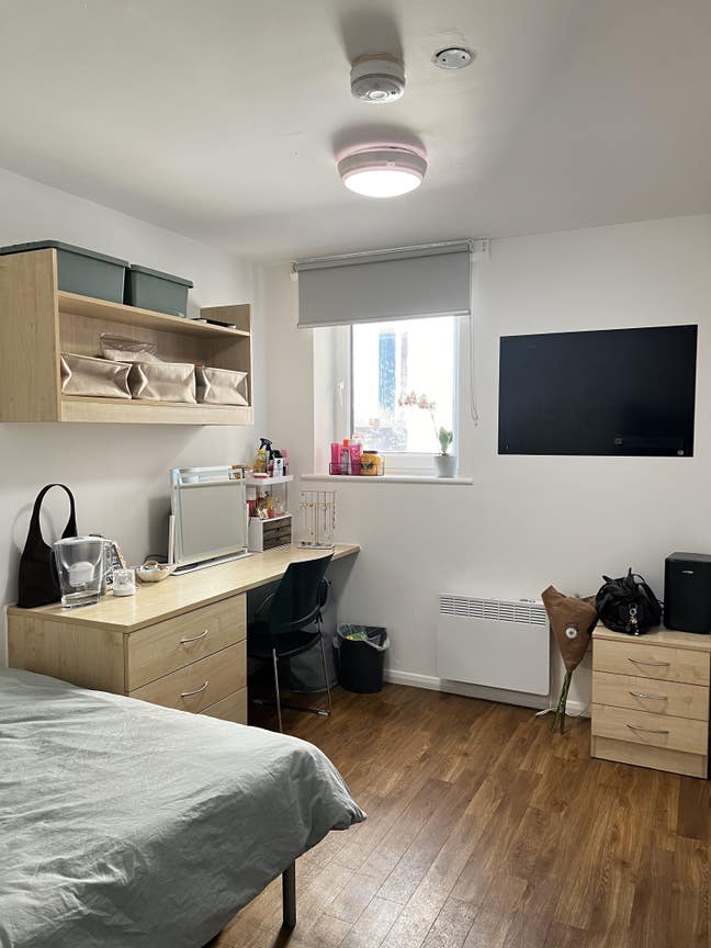 Female student wanted- Renting Ensuite Room Main Photo