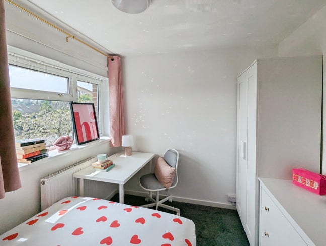 Lovely double room available in 2 bathroom house Main Photo