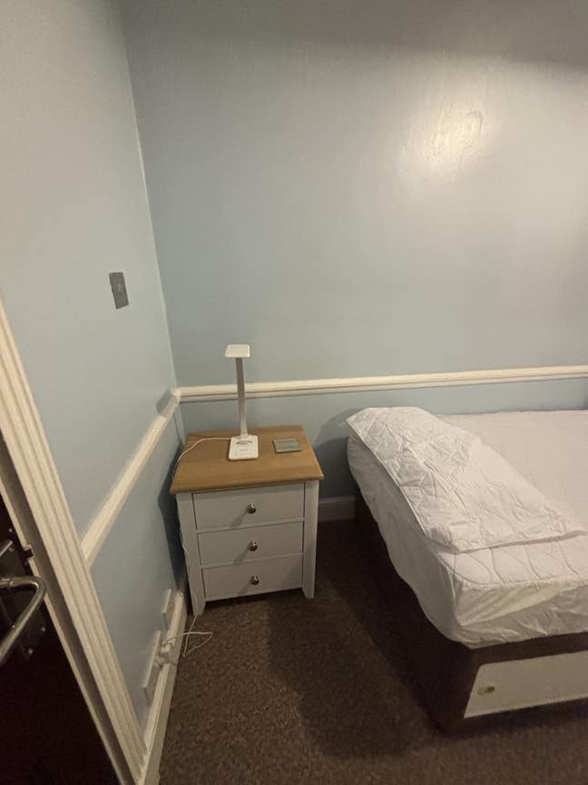 Single room in shared house, Female professional Main Photo