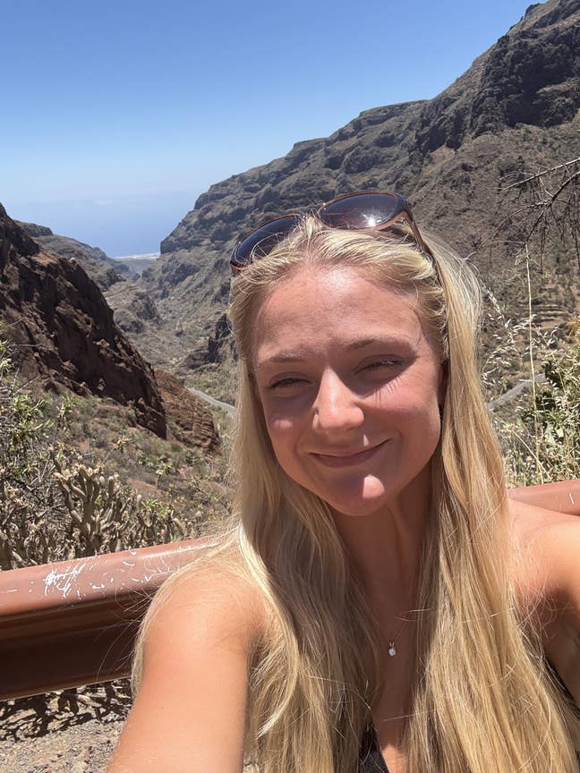 Female professional seeks a double room Main Photo