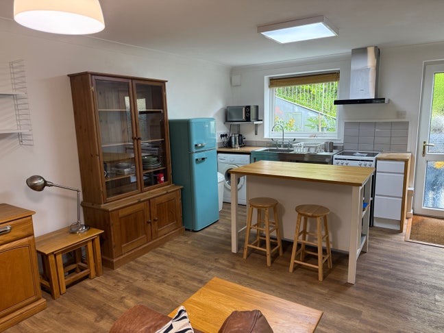 1 Bed Flat (Council Tax and all Bills included) Main Photo