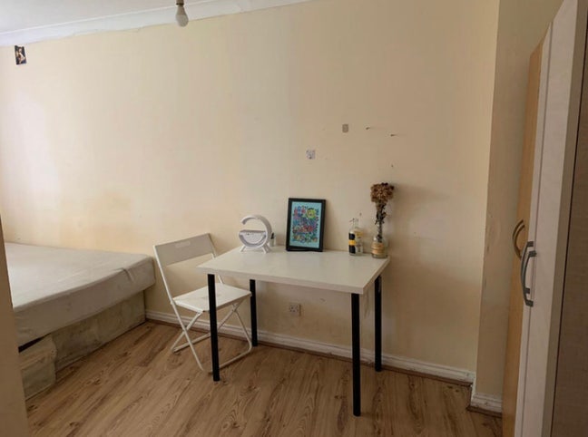 Single + Single En-suite + Double room (4 tenants) Main Photo
