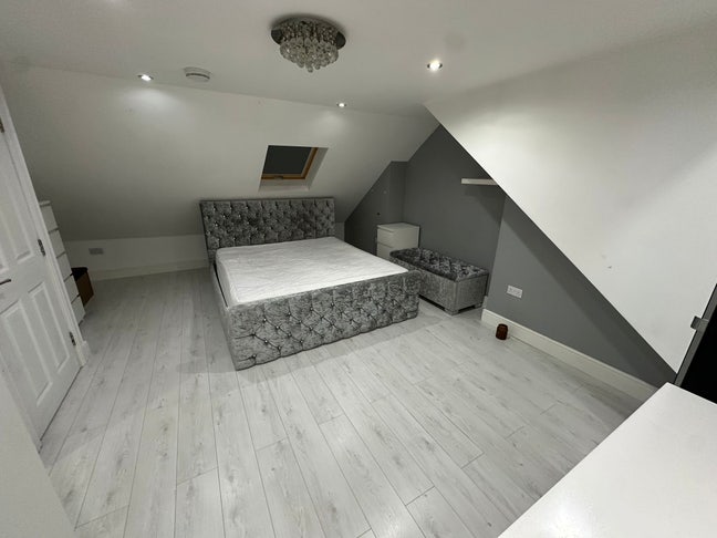 🌟 Rooms Available in  the Same House- Cricklewood Main Photo