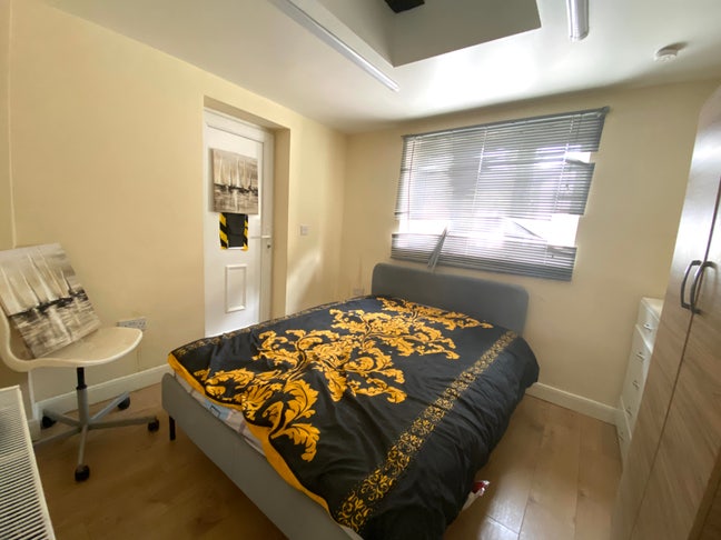 16 min to Central London! Nice Single Room incBill Main Photo