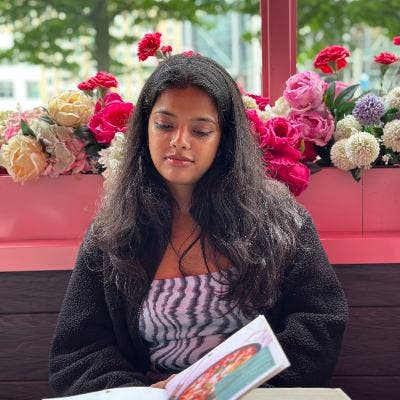 2 rooms sought by 2 females Main Photo