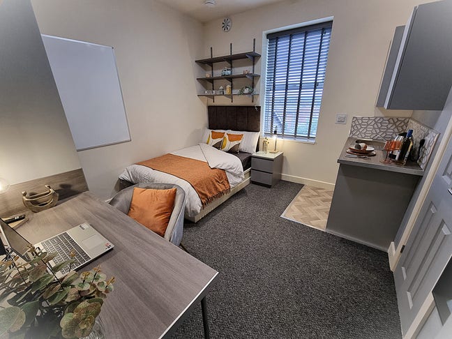 Avail Aug / Sept 2026  Bills Inc Studio LN1  Main Photo