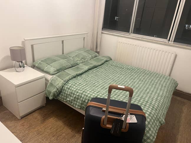 Bright Double Room – Flat 326, Porchester Square,  Main Photo