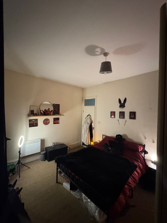 Double Bed available immediately  Main Photo