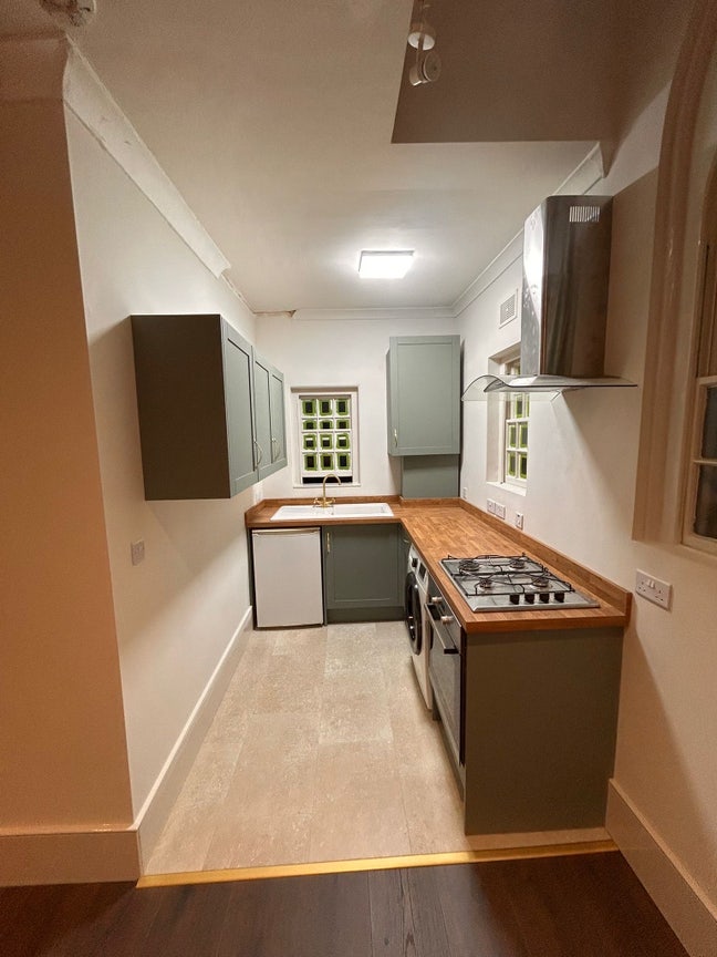 Top Spec Flat Top Floor. Main Photo