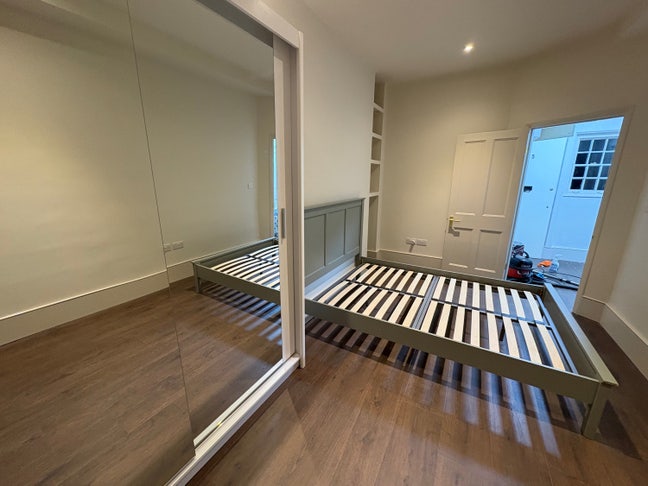 Top Spec Flat Top Floor. Main Photo