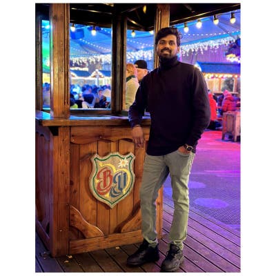 Professional Male seeks a single or double room Main Photo