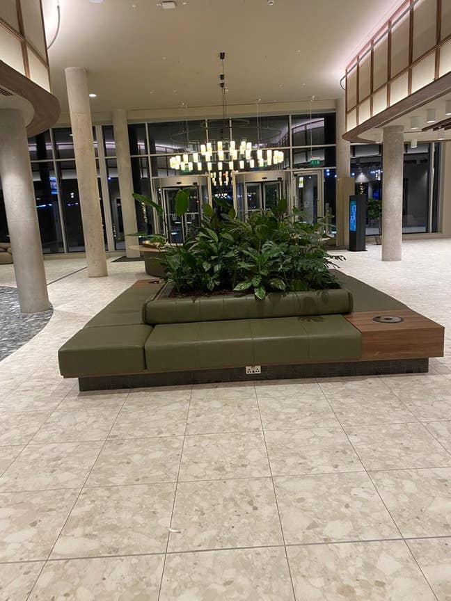 Modern Apartment at the Square Gardens Main Photo