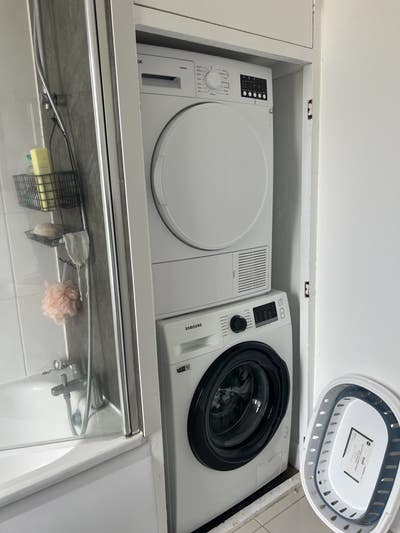 Great room in friendly all girl house Tooting area Main Photo