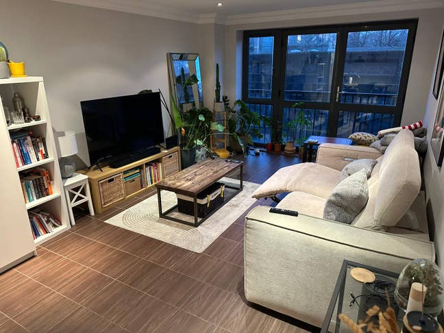 Spacious and bright double room in London Fields Main Photo