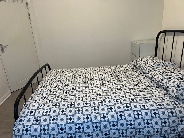 Spacious single room in ashared House to let - E17 Main Photo