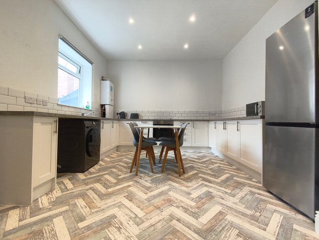 Modern Ensuite Double Room | Newly Refurbished HMO Main Photo