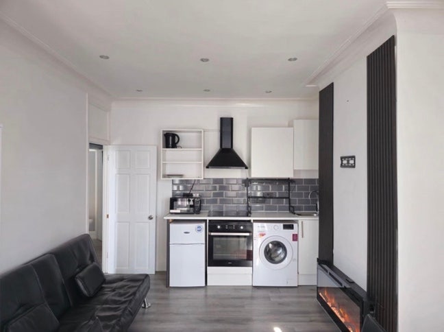 2 Bedroom Flat Near Hospital  Main Photo