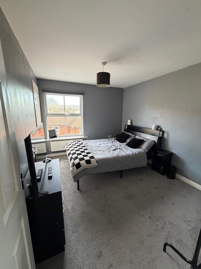 Furnished Double Bedroom Main Photo