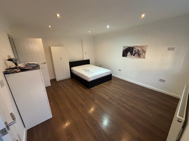 Newly Decorated Self contained Studio Main Photo