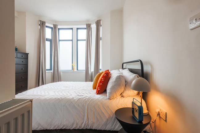 En-suite room 5 minute walk to UHW Main Photo