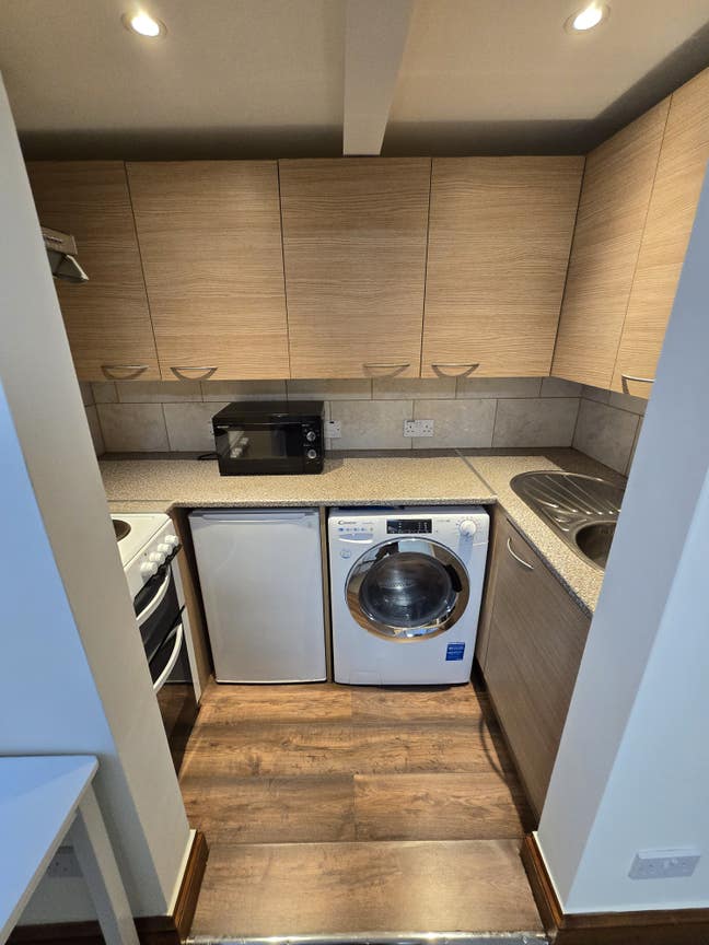 Studio flat with private entrance Main Photo