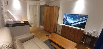 V.Large Ensuite Double Room 5min from Town Centre Main Photo