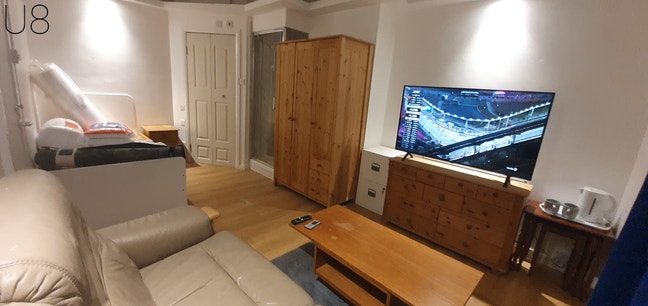 Very Large Ensuite Double Room  Main Photo